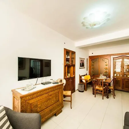 Casa Della Nonna Al Centro Di 卡斯特尔萨多